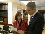 PREMIJER MUJIĆ POSJETIO NARODNU I UNIVERZITETSKU BIBLIOTEKU U TUZLI