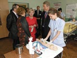 PREMIJER POSJETIO SREDNJU MEDICINSKU �KOLU U TUZLI
