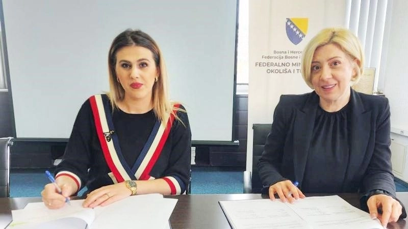 Ministrice Đapo i Ajšić potpisale ugovor za uklanjanje opasne deponije u Tuzli