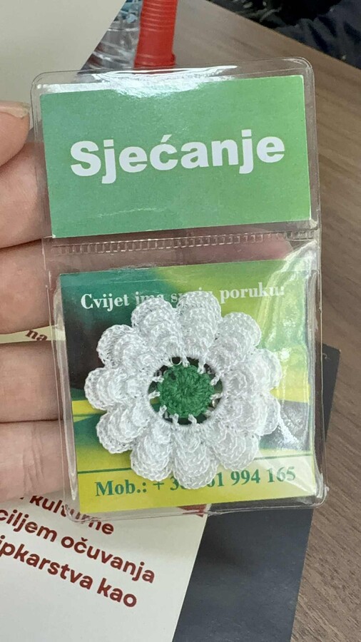 1758722421_68d3f975d1532