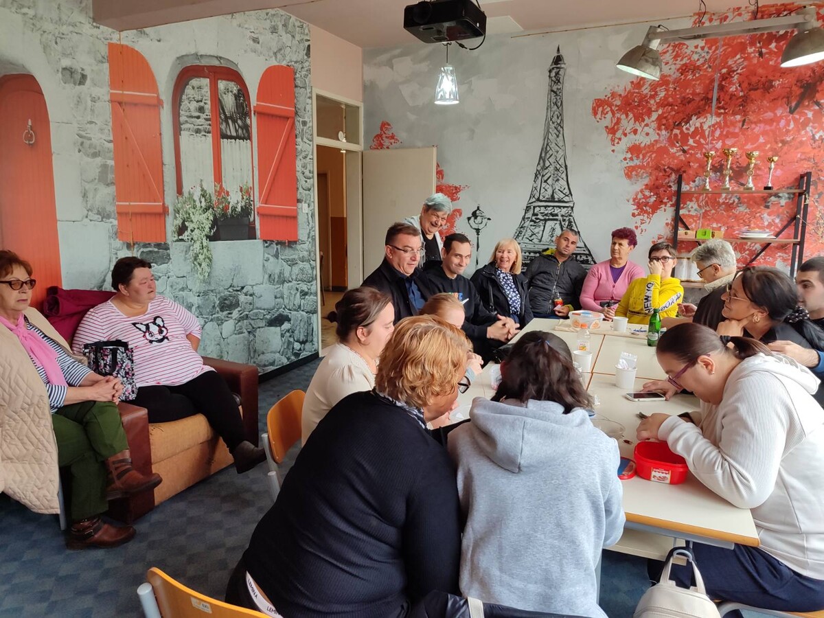 1759759375_68e3cc0f51f61