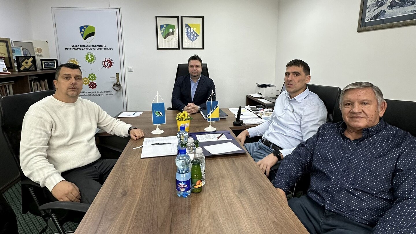 1765206052_6936e824b6092