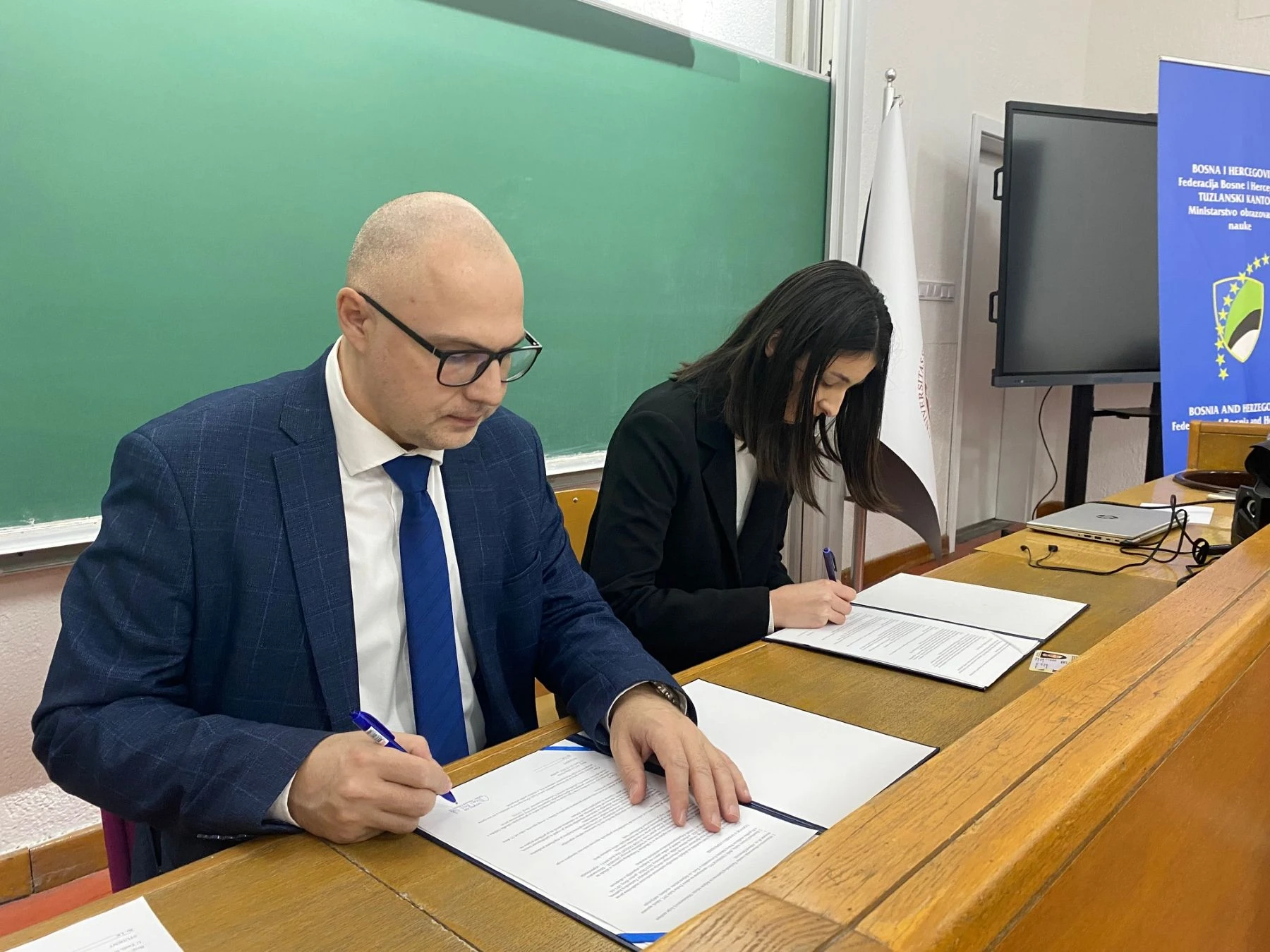 Dodijeljene stipendije za 107 najuspješnijih studenata Univerziteta u Tuzli