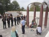  POVODOM 2. OKTOBRA _ DANA OSLOBO�ENJA TUZLE NA SPOMEN OBILJE�JIMA U TUZLI POLO�ENO CVIJE�E I ODATA PO�AST 